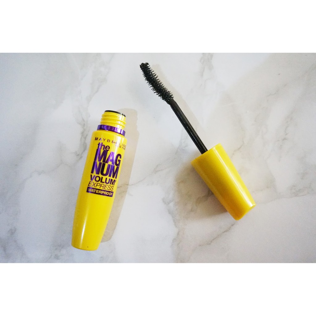 Mascara Maybelline Magnum – Giúp mi đen, dày gấp 10 lần