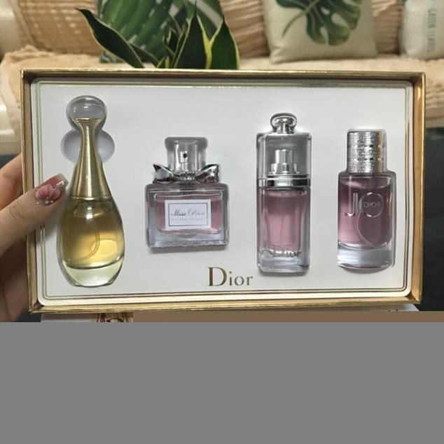 Set nước hoa Dior 4 món 30mlx4c chuẩn AUTH . Chuẩn Hãng Thơm Lâu