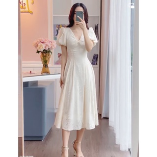 Đầm ren 2 lớp xoắn ngực màu be