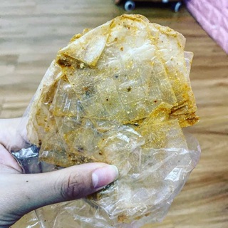 Bánh tráng muối nhuyễn tỏi phi