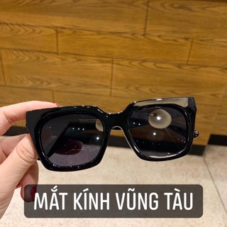 Kính chữ v viền kim loại