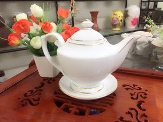 Bộ ấm chén kẻ vàng kim