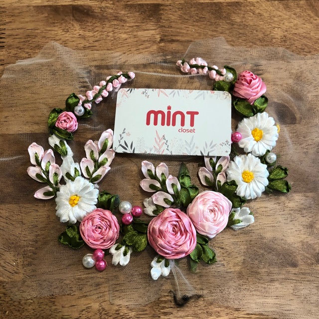 Hoa ruy băng đính áo đầm váy