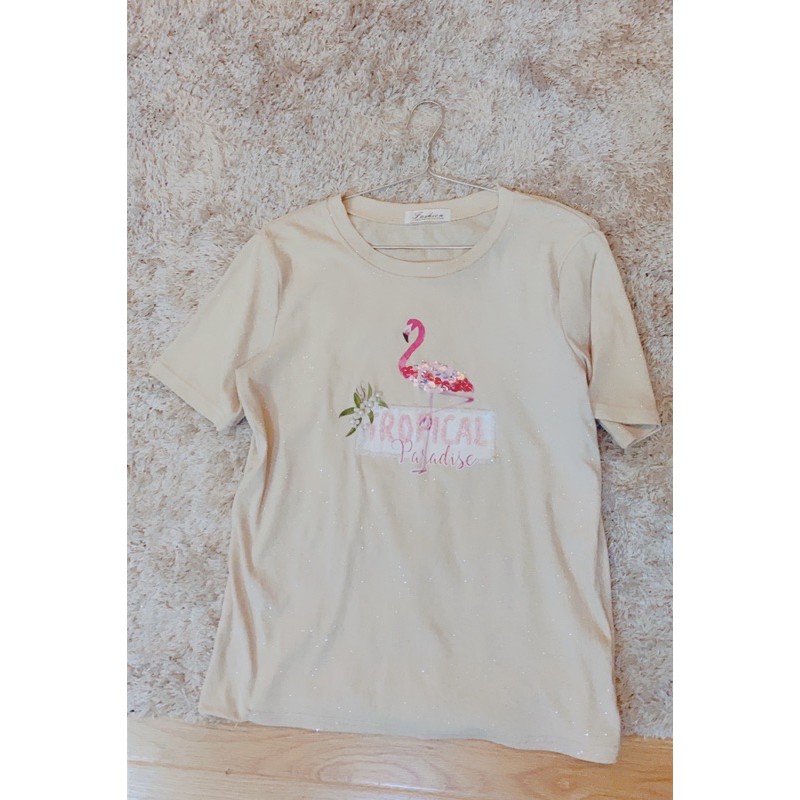 áo thun kem nu ánh kim tuyến size M/L.A123