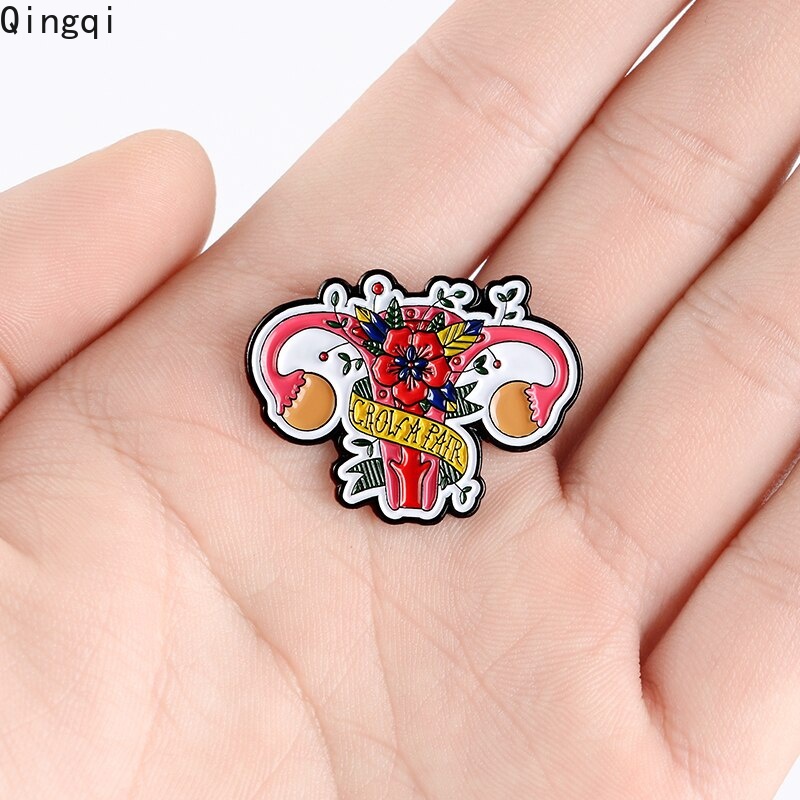 Huy hiệu cài áo MISS ZOE in chữ tùy chọn tráng men