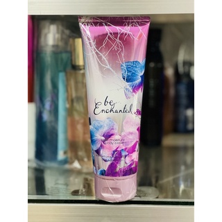 Sữa dưỡng thể Be Enchanted của Bath& Body Works 226gram.