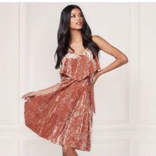 Váy 2 dây nhung dư xịn topshop