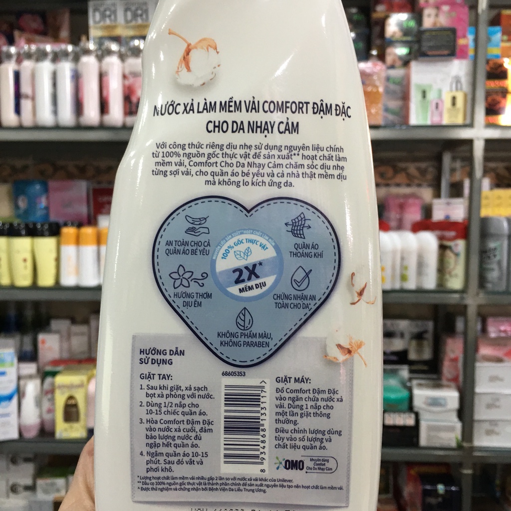 Nước xả vải Comfort cho da nhạy cảm hương phấn chai 800ml