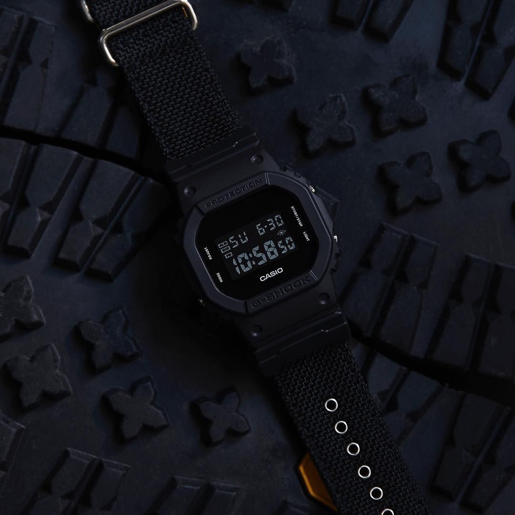 Đồng hồ nam chính hãng Casio G-Shock Dark Knight ấn tượng mang cảm hứng quân đội - Máy pin - Kính khoáng