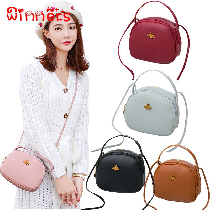 Túi da PU đeo chéo màu trơn trang trí hình chú ong xinh xắn cho nữ
