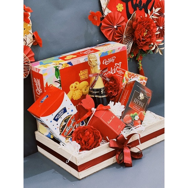 Set quà Tết Nho khô - kẹo coffe-bánh- Champange
