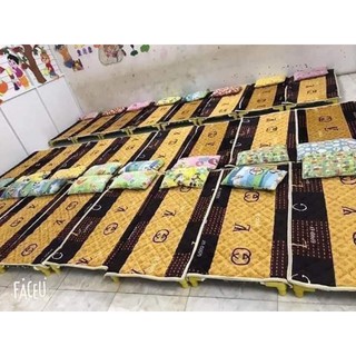 Thảm nỉ trải giường lưới cho bé đi học