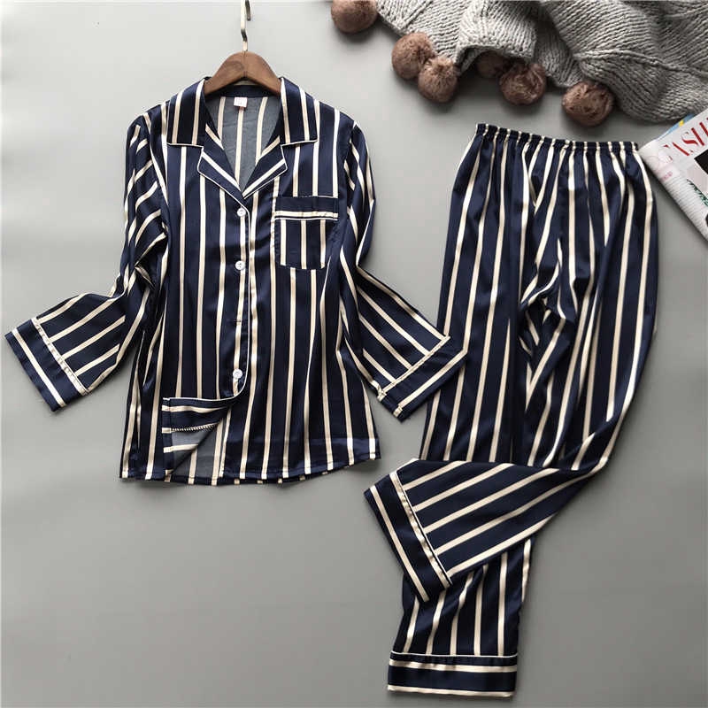 Bộ Pijama Kẻ Sọc Thời Trang Cho Nữ