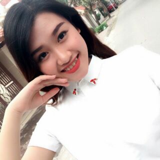 Sơ mi trắng cổ đính đá