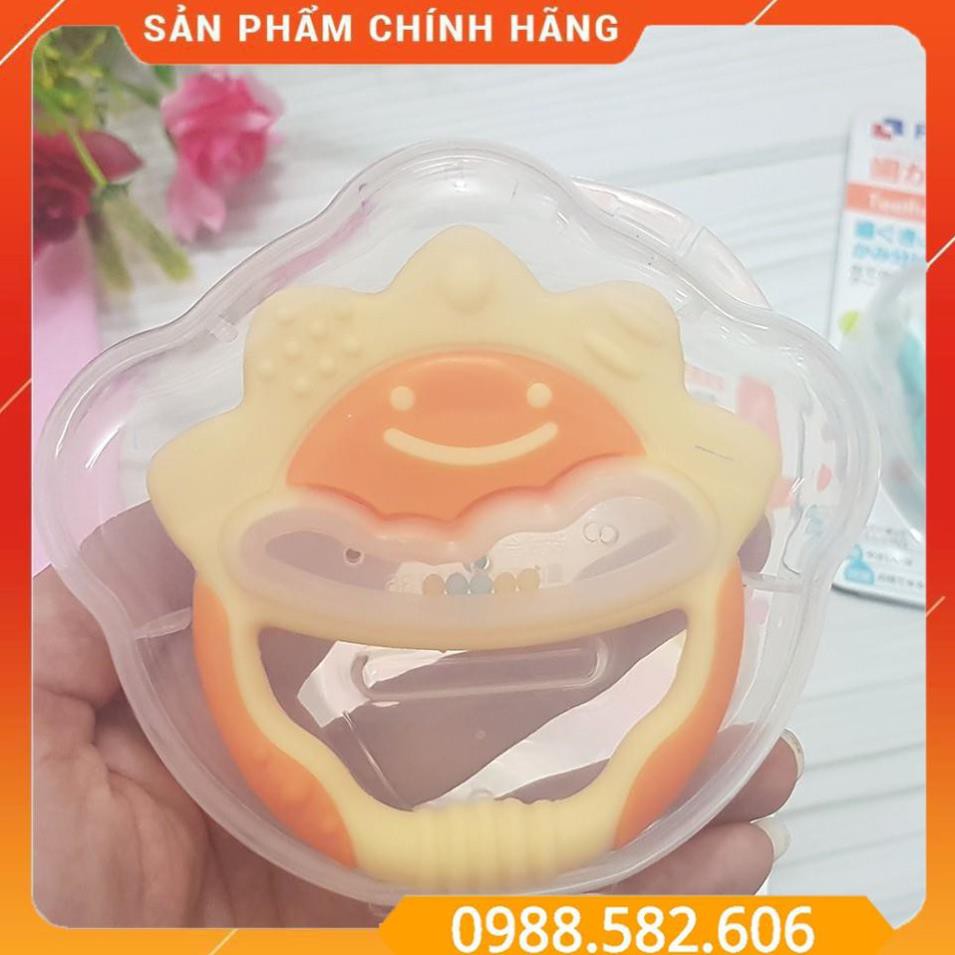 Gặm Nướu Xúc Xắc Richell Có Kèm Hộp Đựng Tiện Lợi Cho Bé - 4973655423035