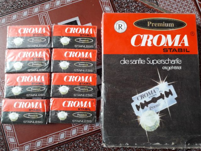 01 hộp dao tem Croma