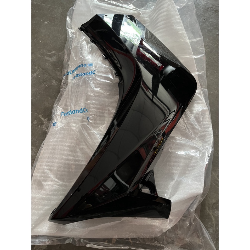 Cánh bửng màu Đen Exciter 135 2005-2010 hàng zin chính hãng yamaha Vĩnh Phúc Cho AE Dọn Xe bị té bể tông đụng đủ các màu