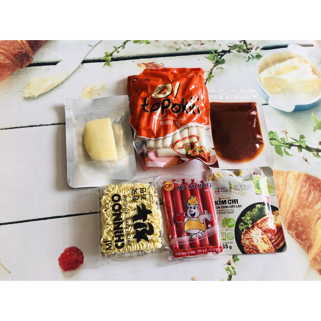 combo bánh gạo mì cay (500g bánh gạo, mì chinnoo, sốt, kim chi, xúc xích, phô mai mozarrela)