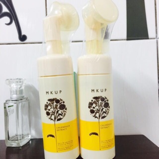 (Taiwan) Sữa rửa mặt tạo bọt kèm cọ sạch mụn đầu đen,mụn cám tiện lợi.