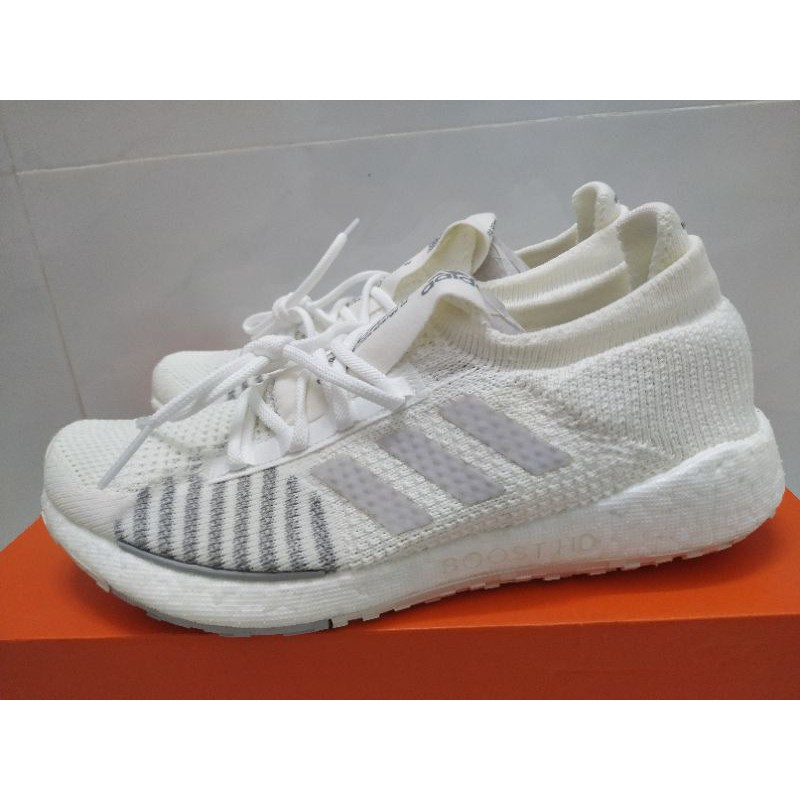 giày adidas PulseBOOST HD running course apied