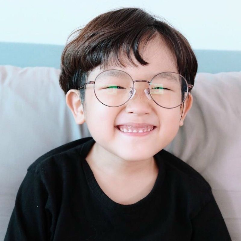 Kính Banana glasses chống tia UV và ánh sáng xanh bảo vệ mắt chống cận,chống nhức mỏi mắt cho bé và người lớn - Korea