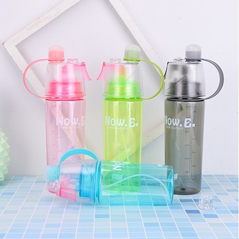 Bình Nước Thể Thao Bằng Nhựa Kèm Vòi Xịt Dung Tích 600ml