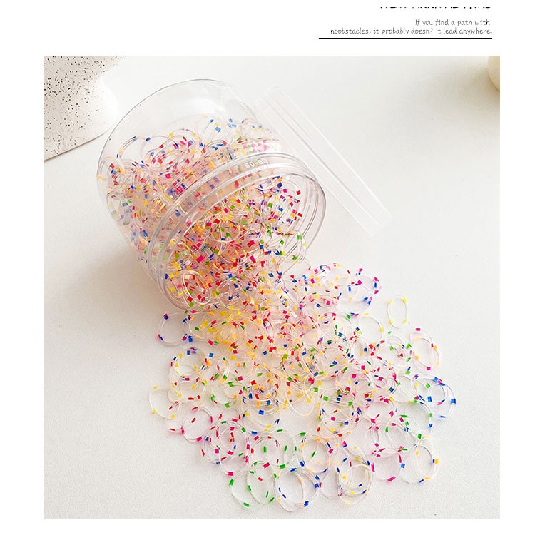 Dây buộc tóc dùng một lần không làm tổn thương tóc bé gái