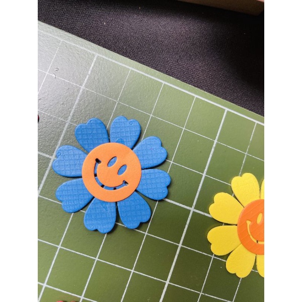 Set 20 hoa nam châm gắn bảng