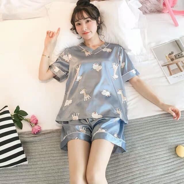 Bộ quần áo lụa mùa hè