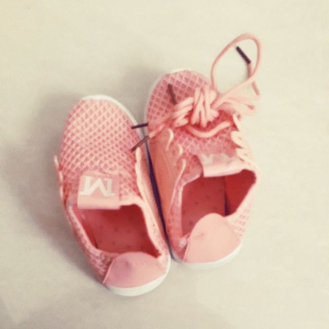 Giay cho be gai.mem ko so dau chan be.m mua cho be nha minh nhung ko vua ban lai cho may c nao can n