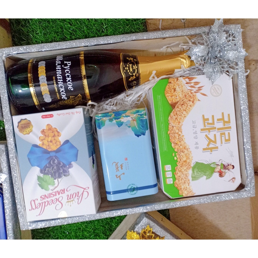 (Hình thật) Giỏ Quà Tết Bánh Kẹo Nhập Khẩu Chính Hãng Ship Hoả Tốc đồng giá 195k | BigBuy360 - bigbuy360.vn