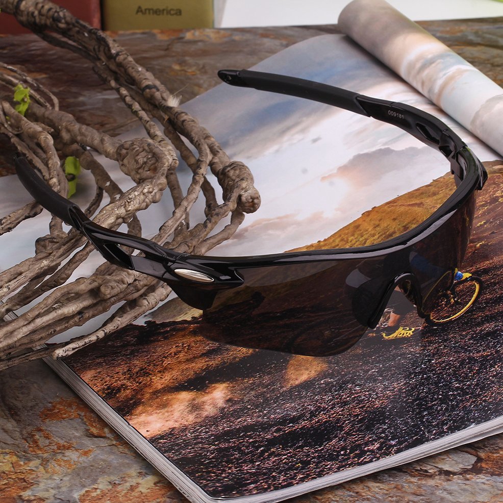 Kính bảo hộ chống nắng chất lượng cao dùng để đeo khi chơi thể thao ngoài trời | BigBuy360 - bigbuy360.vn