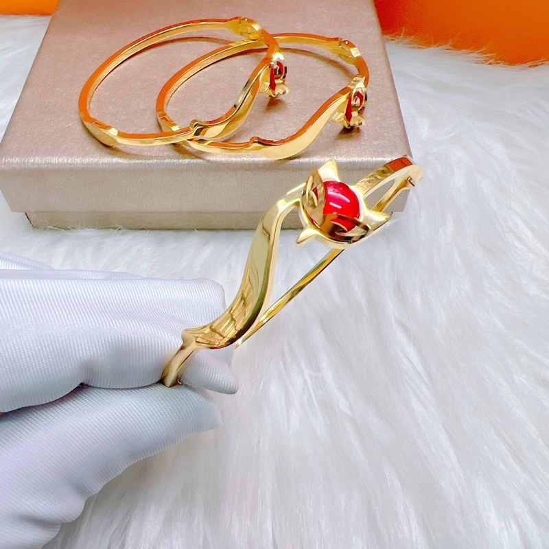Vòng titan hồ ly mạ vàng ko đen