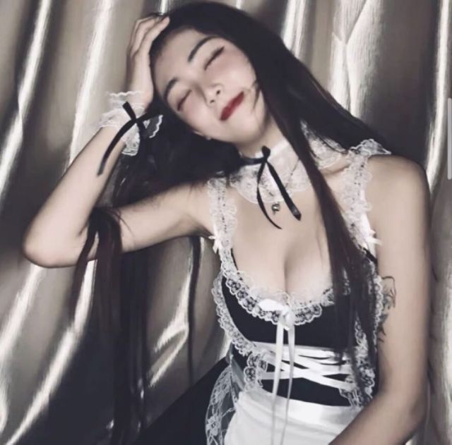 C11 cosplay hầu gái hóa trang maid bồi bàn váy ngủ sexy gợi cảm clip thật