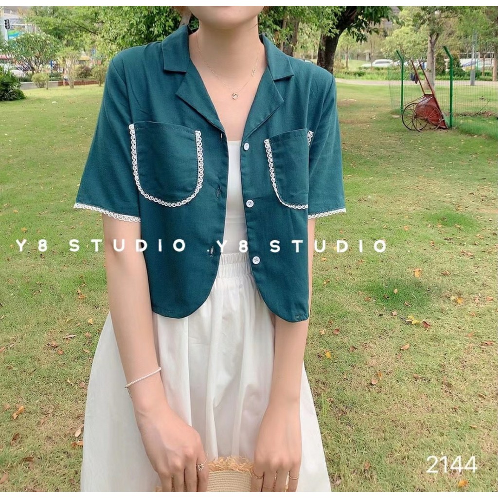ÁO SƠMI NỮ CỔ VEST DÁNG CROPTOP CHẤT LIỆU THÔ MỀM NGẮN TAY , áo sơmi nữ cổ vest giảm giá 20% .