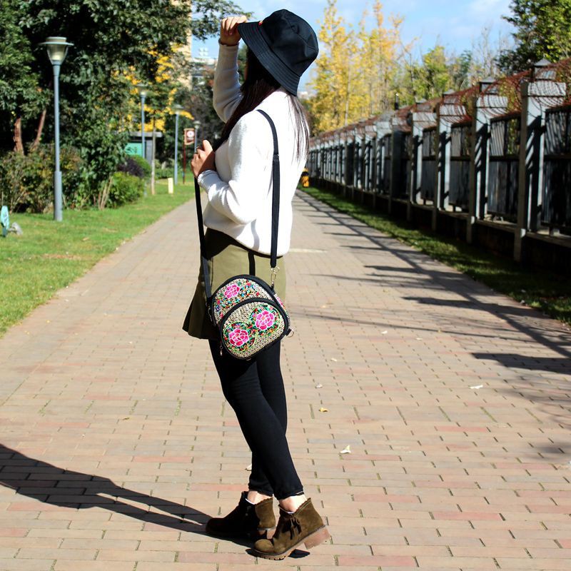 Balo vải thêu hoa hình bầu tròn nhỏ xinh xắn - T01BL7832