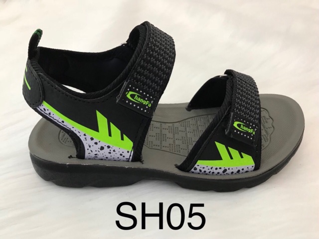 Giày xăng đan đế đúc chống nước