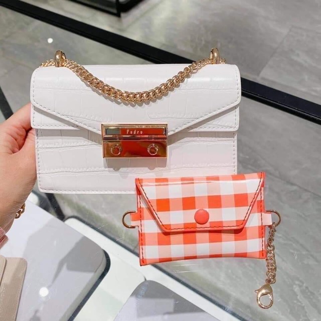 Túi trắng kèm móc ví