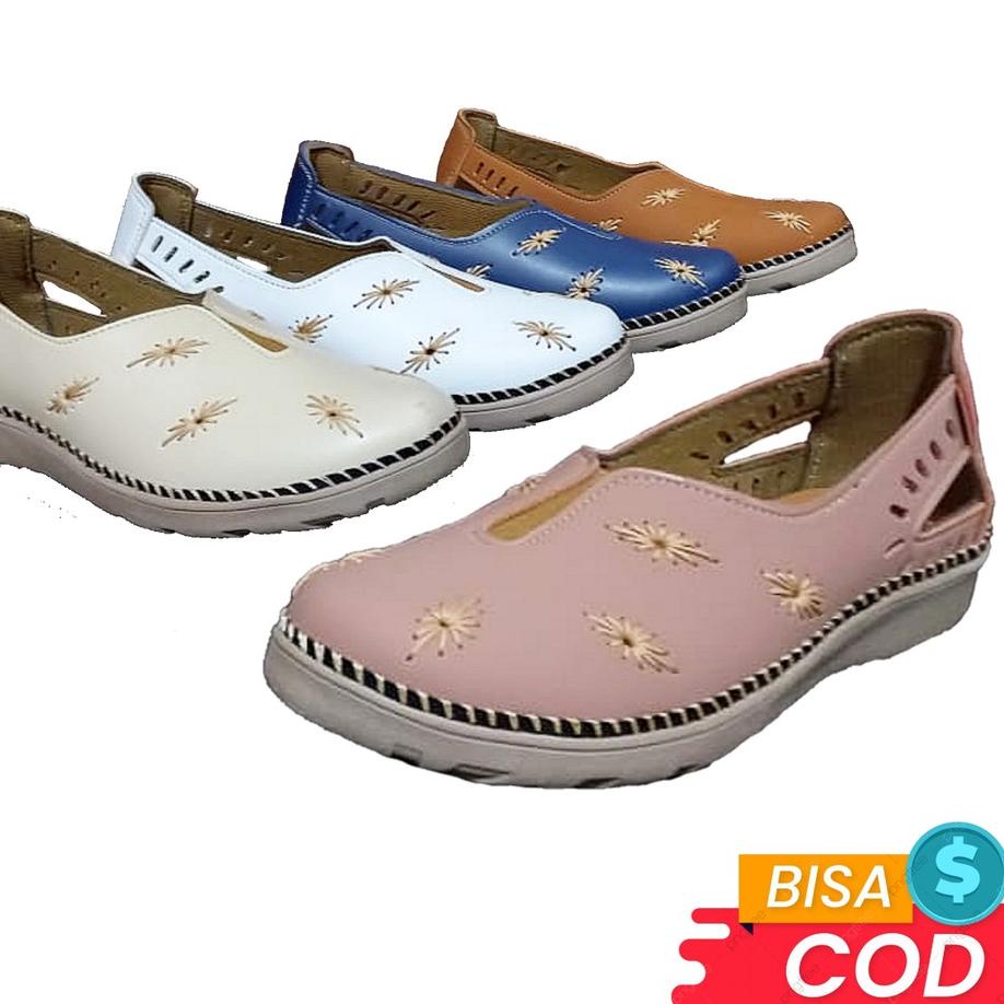 Bán Sỉ Giày Slip On Họa Tiết Thêu Mới Nhất Cho Nữ