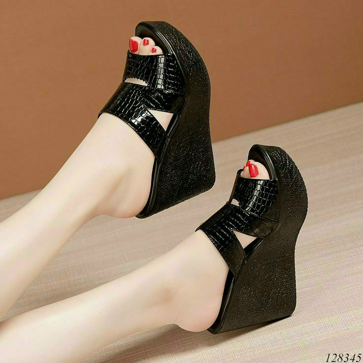 Dép xuồng da sần sang chảnh