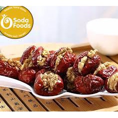 Táo đỏ kẹp óc chó Hàn Quốc 500g