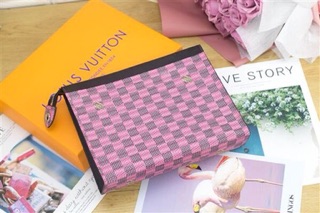 Cluth cầm tay LV hàng đẹp fullbox
