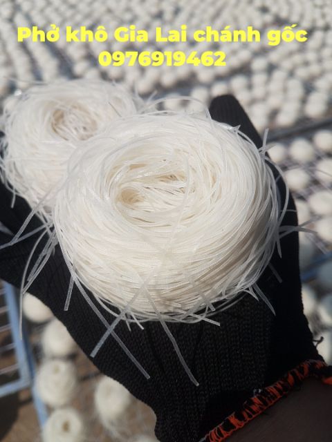 1 KG PHỞ KHÔ GIA LAI - CHÁNH GỐC - DẠNG CUỘN | BigBuy360 - bigbuy360.vn