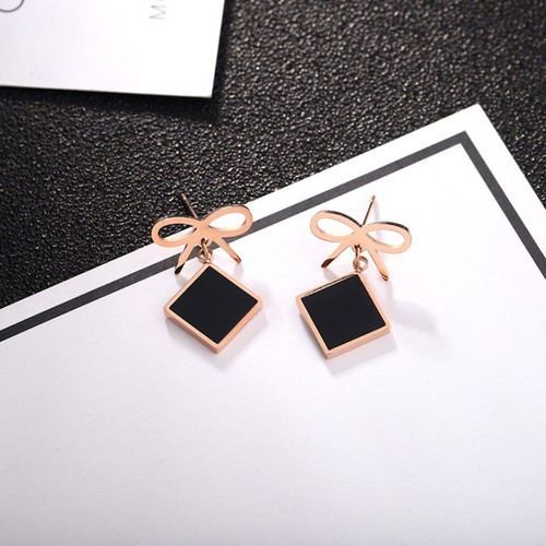 Bông Tai Nơ Tòn Ten Hình Vuông Titan Ko Đen TT 2500