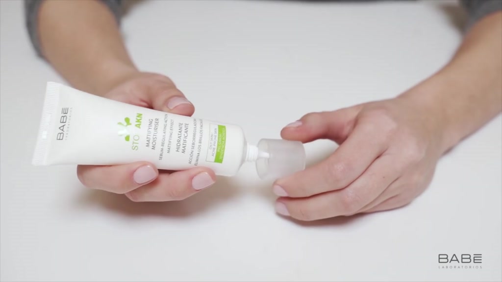 Kem dưỡng BABÉ Stop AKN Mattifying Moisturiser 50ml cho da dầu mụn | BigBuy360 - bigbuy360.vn