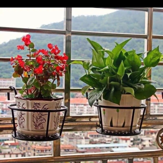 Giá sắt tròn treo Lan can - mầu đen và trắng