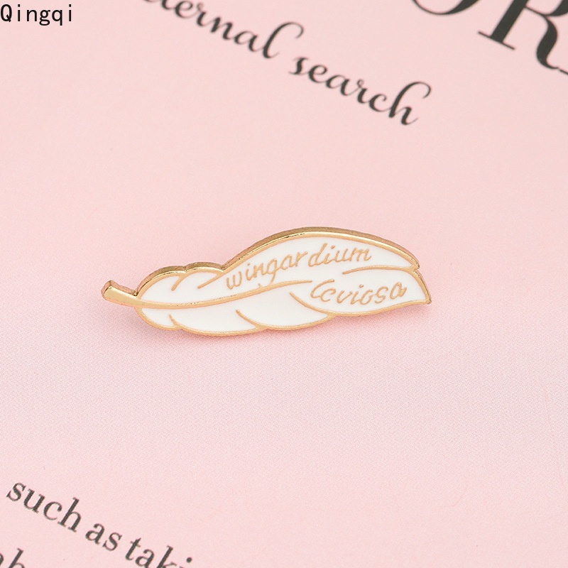 Trâm cài áo Miss Zoe hình lông vũ thời trang