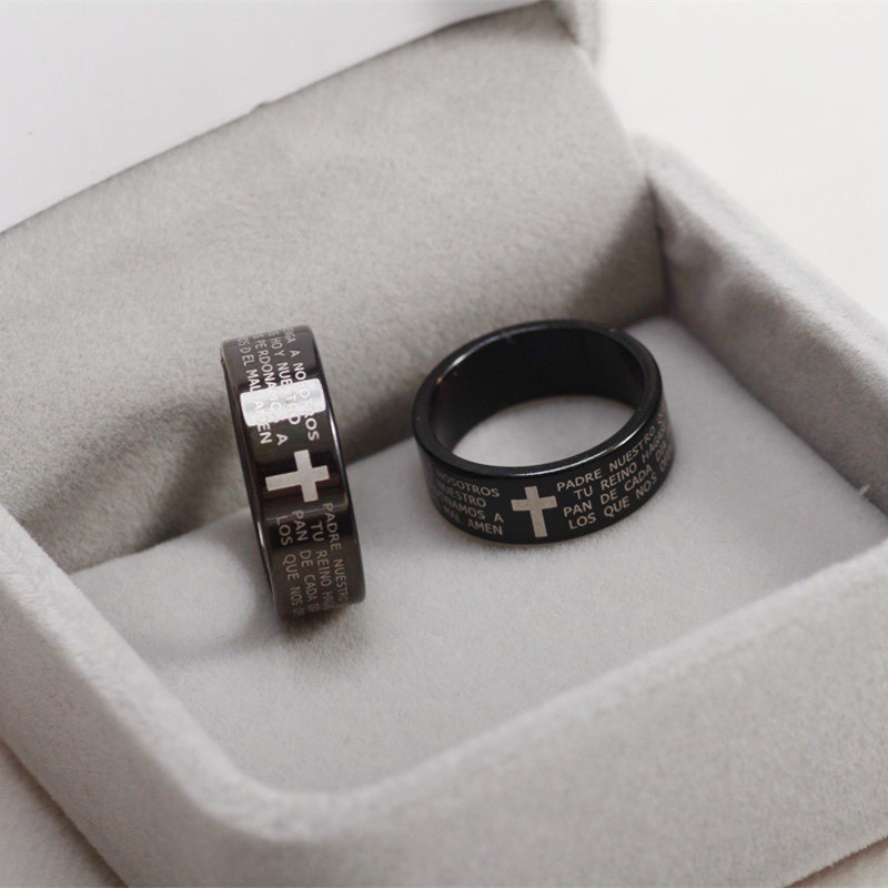 Nhẫn thép titan màu đen in hình chữ thập cá tính