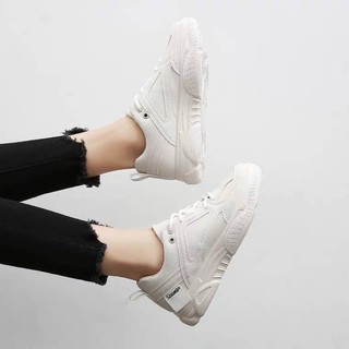 Giày Sneaker Nữ Viền Chữ