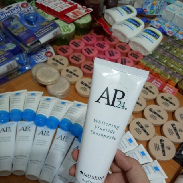 Kem đánh răng trắng sáng Nuskin AP24 Whiteing Flouride Toothpaste